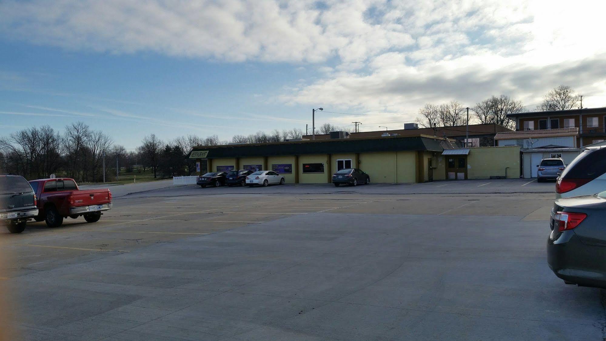 Motel Super 8 By Wyndham Macomb
