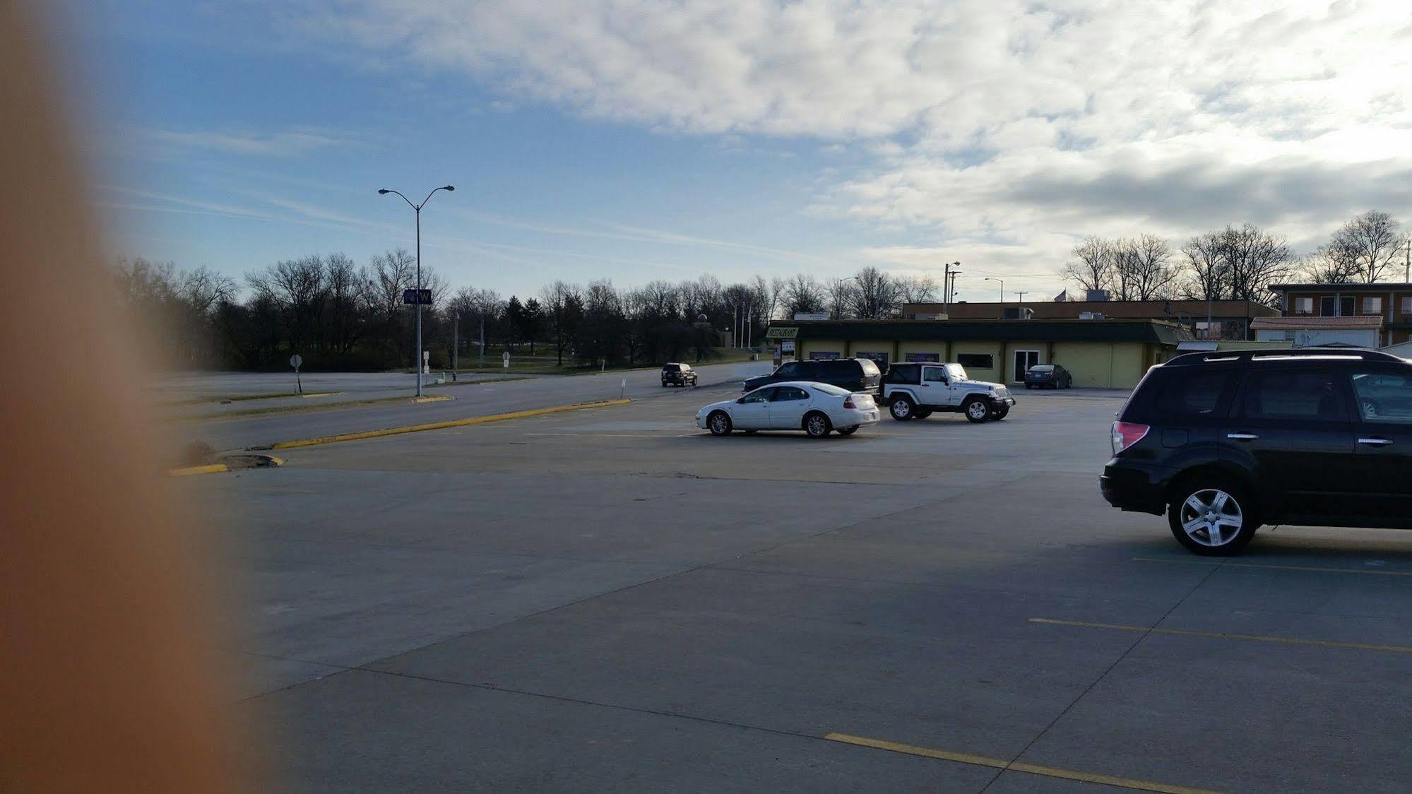 Motel Super 8 By Wyndham Macomb